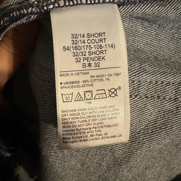 Gap cheeky high rise straight size 32 short - Picture 5 of 5